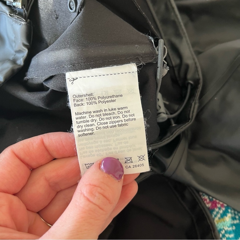 Helly Hansen Kid's 16 Waterproof Rain Jacket. - Picture 9 of 10
